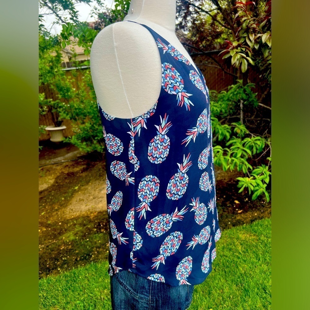 LOFT Navy Pineapple 🍍 Print Sleeveless Top - Picture 6 of 7